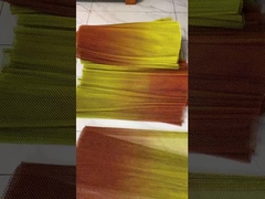 ม่านม้วนตาข่ายลวดอะลูมิเนียมสองสีแบบกำหนดเองสำหรับเพดานโรงแรมหรือร้านอาหาร