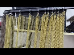 การตกแต่งทองเหลือง Mesh ผ้าม่าน Metal Wire Mesh ผ้าม่านสําหรับการออกแบบภายใน
