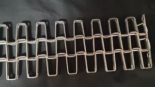 อาหารต่อเนื่องทนความร้อนแบบกำหนดเอง ss304 โลหะ 316 เกือกม้าสแตนเลสตาข่ายผนังเรียบ