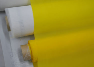 สีขาว / เหลืองเองหน้าจอพิมพ์ผ้าโพลีเอสเตอร์ 55 เธรดไม่มีการรักษาพื้นผิว