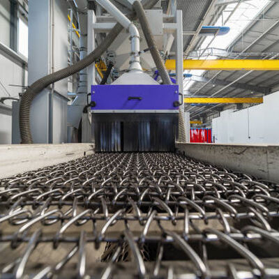 ราคาดี สายพานลำเลียงตาข่ายลวดขับเคลื่อนด้วยโซ่ สายพานตาข่ายโลหะที่มีการทอแบบทั่วไป ให้ช่องเปิดที่ไม่มีสิ่งกีดขวางสำหรับการถ่ายโอนผลิตภัณฑ์ ออนไลน์